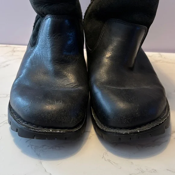 Men's UGG Black Leather Fleece-Lined Boots size 9 - Picture 8 of 11